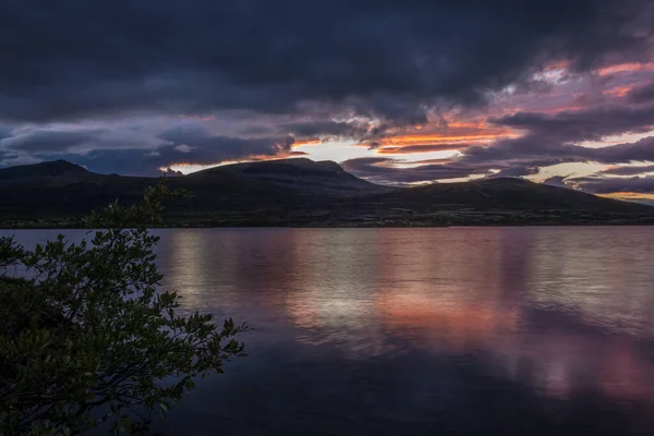 Calme Lac Norvégien Coucher Soleil Dans Parc National Rondane Norvège — Photo