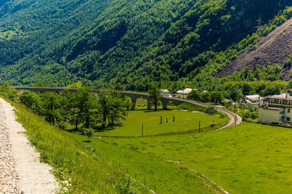 Ponte Viaduto Circular Perto Brusio Nos Alpes Suíços — Fotografia de Stock