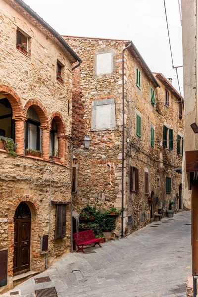 Rue Étroite Colorée Dans Ville Médiévale Campiglia Marittima Toscane — Photo