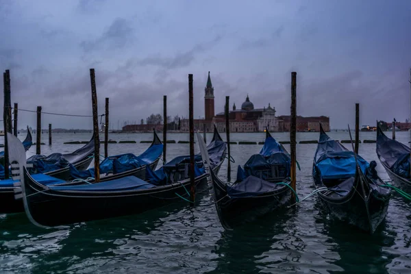 Гондолас Вранці Венеції Перед Прибуттям Туристів — стокове фото