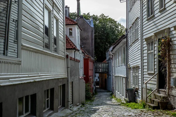 Sonbaharda Bergen Tarihi Merkezinde Renkli Arka Sokaklar — Stok fotoğraf