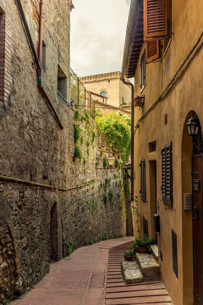 Malá Středověká Ulice San Gimignano Toskánsku — Stock fotografie