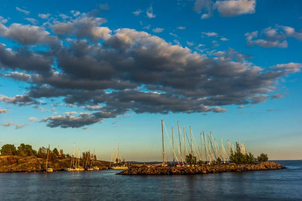 Färgglad Solnedgång Den Fridfulla Marinan Helsingfors Sommaren — Stockfoto