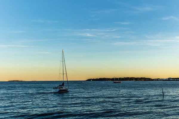 Pôr Sol Colorido Marina Pacífica Helsínquia Verão — Fotografia de Stock