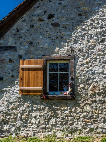 Stare Okno Wiejskiej Szwajcarii — Zdjęcie stockowe