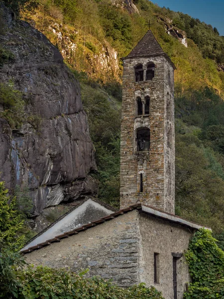 Iglesia Piedra Aislada Cantón Italiano Los Alpes Suizos — Foto de Stock