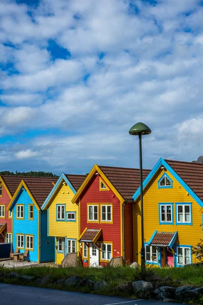 Norveç 'te Bergen' de renkli bir cadde