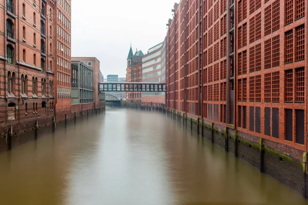 Los Canales Hamburgo Speicherstadt Emergiendo Niebla — Foto de Stock