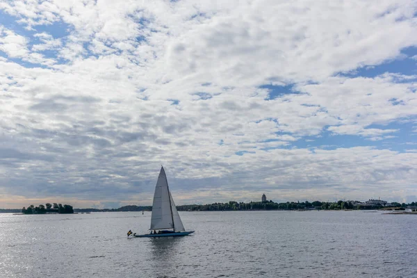 Lonely Sailing Boat Skyline Helsinki Background — 스톡 사진