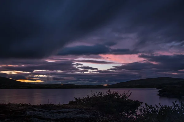 Calme Lac Norvégien Coucher Soleil Dans Parc National Rondane Norvège — Photo