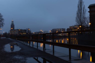Gece şehri, liman ve Stockholm