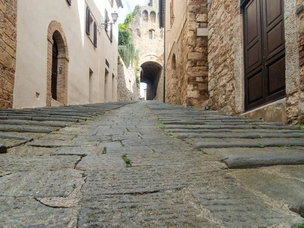 Rues Étroites Colorées Dans Ville Médiévale Massa Marittima Toscane — Photo