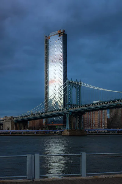 Pohled Manhattan Bridge Manhattan Řeky East River Při Západu Slunce — Stock fotografie