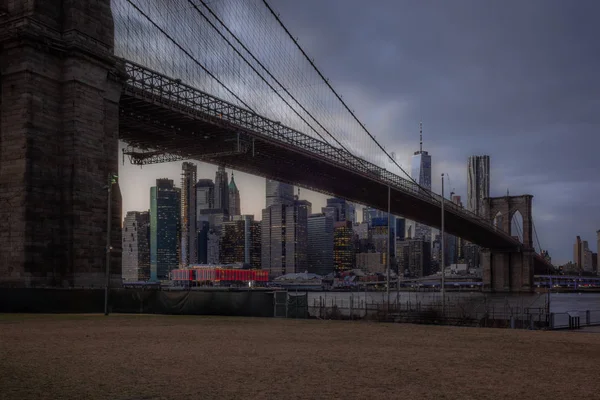 Kilátás Brooklyn Híd Manhattan Folyóparton East River Naplementekor — Stock Fotó
