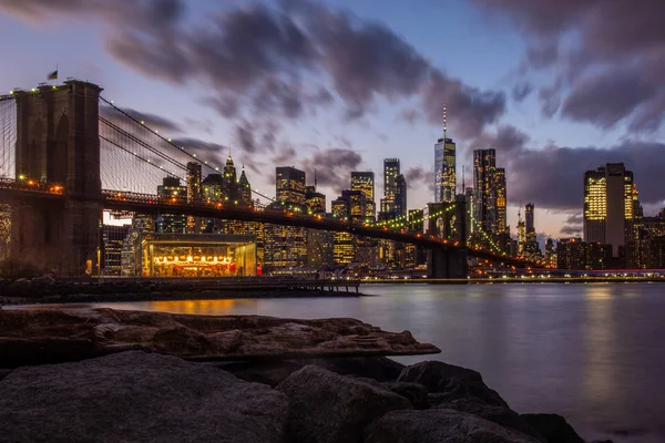 Gün Batımında East River Nehir Kıyısından Brooklyn Köprüsü Manhattan Manzarası — Stok fotoğraf
