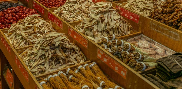 Farbenfrohe Trockenfrüchte Gemüse Und Pilze Auf Einem Nachtmarkt Taipeh — Stockfoto