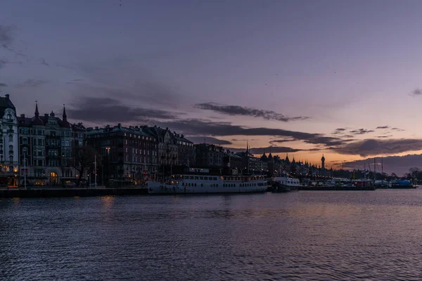 Lodě Přístavu Stockholm Během Barevného Východu Slunce Zimě Pozadí Starého — Stock fotografie