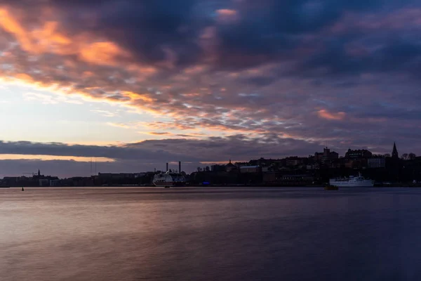 Lila Farbenfroher Sonnenaufgang Über Dem Meer Hafen Von Stockholm Winter — Stockfoto