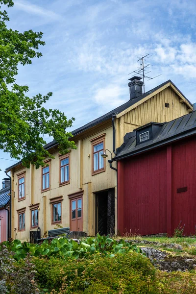 Brukowane Ulice Kolorowo Malowane Stare Drewniane Domy Porvoo Finlandii Letni — Zdjęcie stockowe