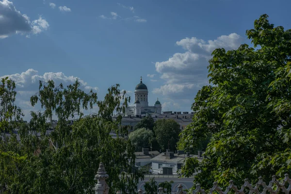 Die Weiße Helsinki Kathedrale Sommer Aus Der Ferne Gesehen — Stockfoto