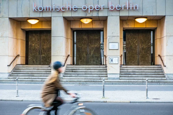 베를린 2019 가을에 베를린 코미체 앞에서 자전거를 — 스톡 사진