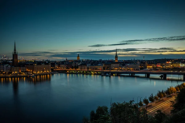 Nascer Sol Colorido Sobre Estocolmo Com Luzes Refletindo Sobre Água — Fotografia de Stock