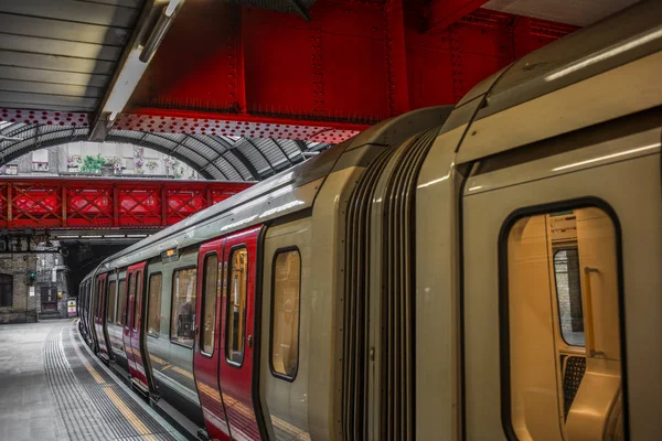 Londres Royaume Uni Septembre 2019 Train Entrant Dans Gare Angleterre — Photo