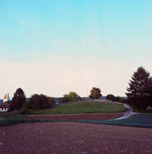 Camino Grava Que Conduce Iglesia Stadel Suiza Atardecer Filmado Con —  Fotos de Stock