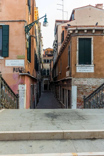 Άποψη Των Καναλιών Νερού Γεφυρών Και Παλατιών Στη Βενετία Κατά — Φωτογραφία Αρχείου
