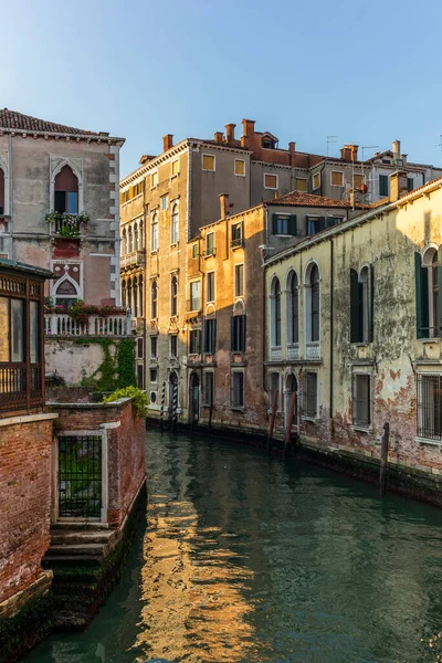 View Water Channels Bridges Old Palaces Venice Sunrise Lockdown — Stock Photo, Image