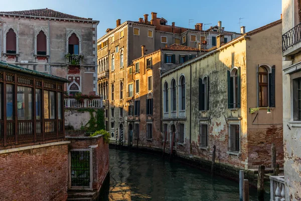 View Water Channels Bridges Old Palaces Venice Sunrise Lockdown — Stock Photo, Image