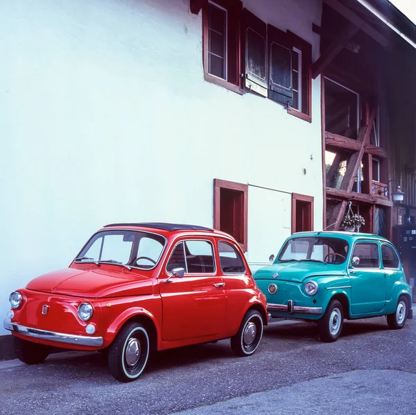 Neerach Schweiz Mai 2020 Bunte Kleine Fiat 500 Oldtimer Parken — Stockfoto