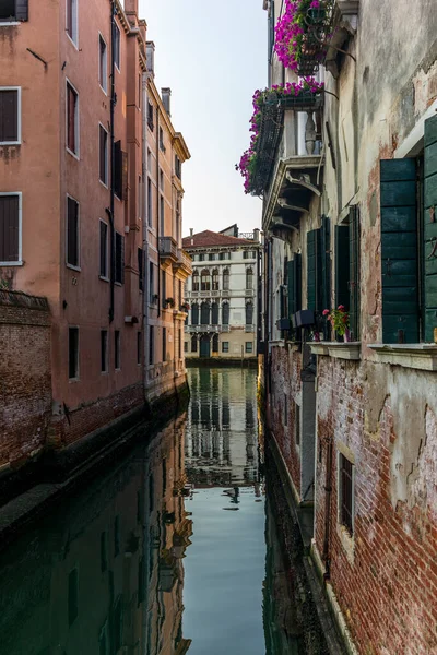 View Water Channels Bridges Old Palaces Venice Sunrise Lockdown — Stock Photo, Image