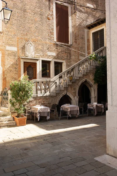 Light Shadows Empty Narrow Alleys Venice Coronavirus — Stock Photo, Image