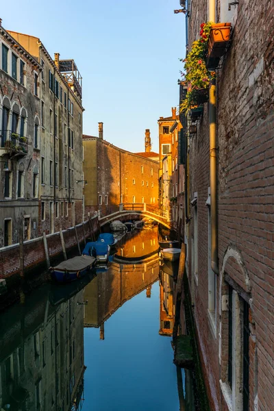 View Water Channels Bridges Old Palaces Venice Sunrise Lockdown — Stock Photo, Image