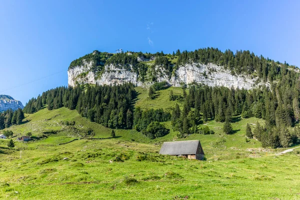 Majestatyczny Krajobraz Stromego Pasma Górskiego Alpstein Wokół Klifu Aescher Appenzell — Zdjęcie stockowe