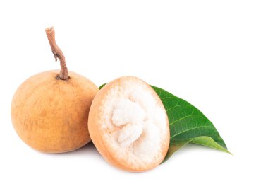 Yarım Noel Baba meyvesi ve olgun Noel Baba ve yeşil Noel Baba yaprağı beyaz arka planda zirai gıda ekimi izole edilmiş.