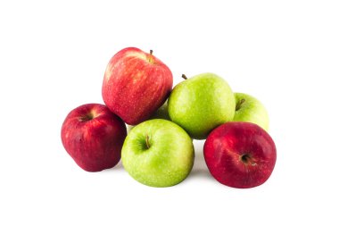 Beyaz arka plan üzerinde yeşil elma ve kırmızı elma (malus domestica) tarımsal gıda izole