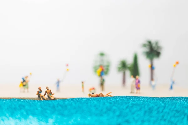 Famiglia felice godersi le vacanze estive sulla spiaggia — Foto Stock