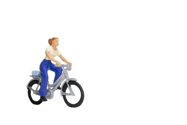 Мініатюрні Люди Мандрівники Велосипедом Ізольовані Білому Тлі Відсічним Контуром — стокове фото