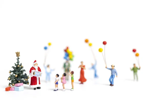 Personas Miniatura Santa Claus Sosteniendo Regalo Para Familia Feliz Navidad — Foto de Stock