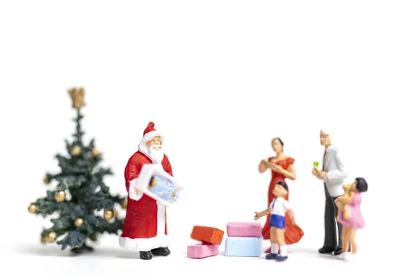 Miniature People Santa Claus Holding Gift Happy Family Christmas Happy — стоковое фото