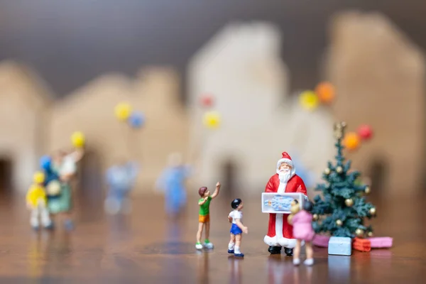 Personas Miniatura Santa Claus Familia Feliz Feliz Navidad Feliz Año — Foto de Stock