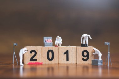 Minyatür insanlar: Crime Scene Investigation ahşap blok numarası 2019