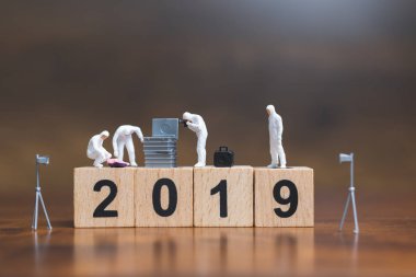 Minyatür insanlar: Crime Scene Investigation ahşap blok numarası 2019