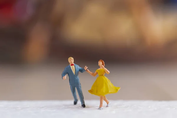Miniatures Couple Dansant Sur Piste Concept Saint Valentin — Photo