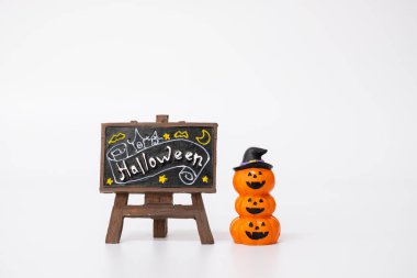 Beyaz bir arka plan üzerinde Cadılar Bayramı Partisi Sahne Dekorasyon