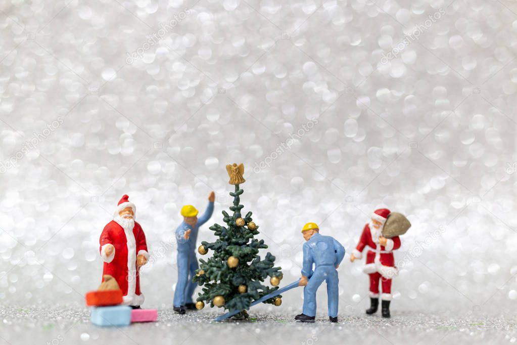 Miniature people : Worker team prepare christmas tree 