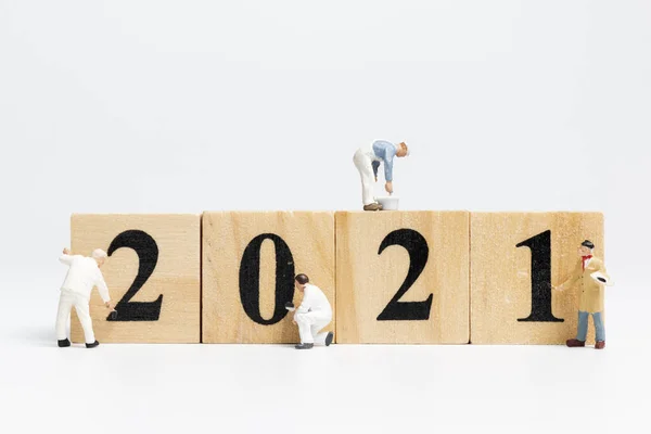 Equipo Trabajadores Miniatura Pintado Número 2021 Feliz Año Nuevo Concepto — Foto de Stock