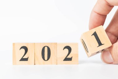 2020 'den 2021' e kadar olan el kapaklı ahşap küp, Mutlu yıllar konsepti